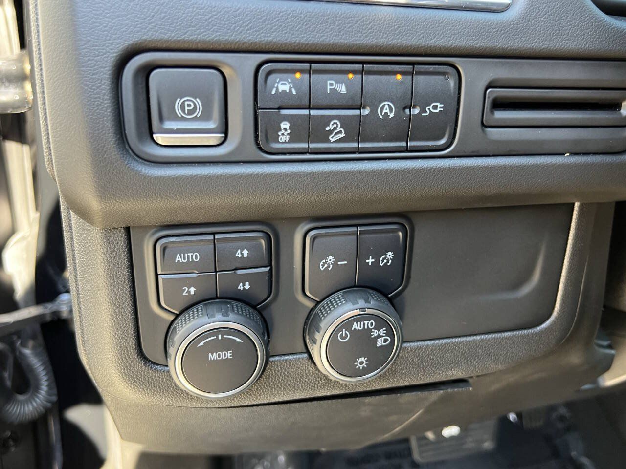 Used 2022 Chevrolet Suburban Z71 AWD/4WD image 30