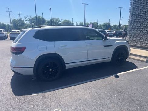 Used 2022 Volkswagen Atlas SEL R-Line AWD/4WD image 3