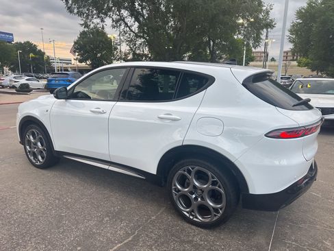 Used 2024 Alfa Romeo Tonale Ti w/ Premium Interior Package AWD/4WD image 3