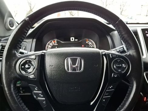 Used 2017 Honda Pilot Elite image 16