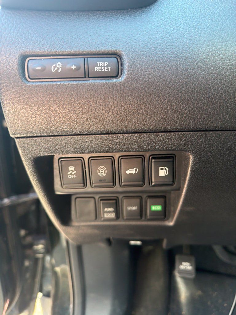 Used 2019 Nissan Rogue SV AWD/4WD image 9