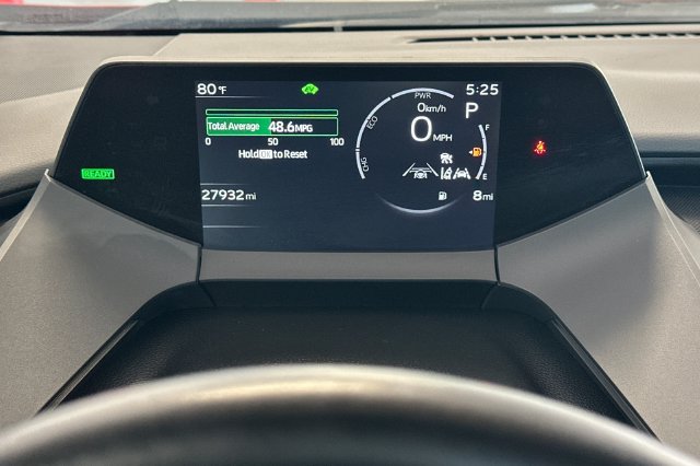 Certified 2025 Toyota Prius LE FWD image 29