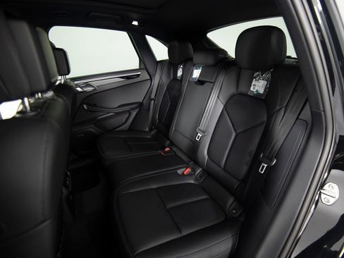 Certified 2026 Porsche Macan AWD/4WD image 37