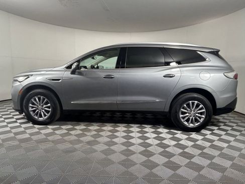 Used 2024 Buick Enclave Essence image 12