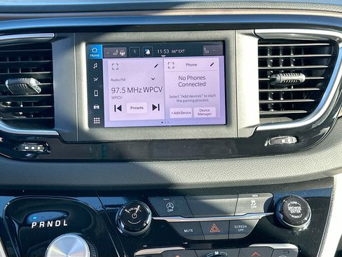 Used 2024 Chrysler Voyager LX image 14