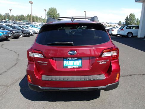 Used 2017 Subaru Outback 2.5i Premium AWD/4WD image 4