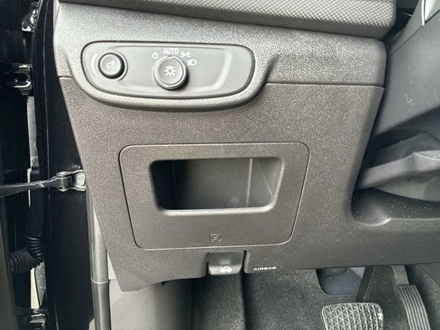 Used 2025 Chevrolet TrailBlazer RS w/ Convenience Package image 17