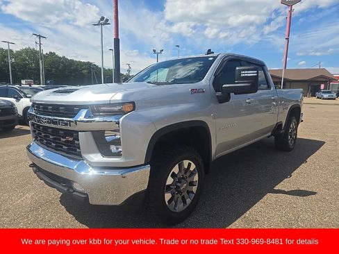 Used 2021 Chevrolet Silverado 2500 LT w/ Convenience Package AWD/4WD image 3