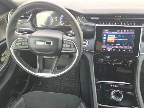 Used 2024 Jeep Grand Cherokee L Altitude image 29