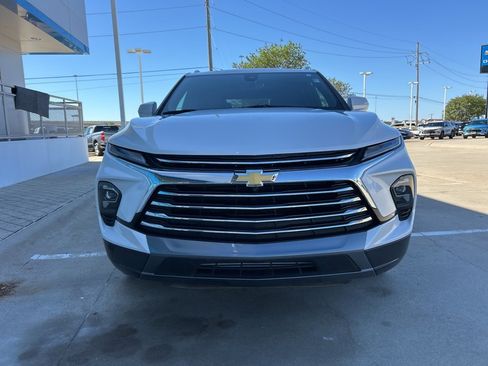 Used 2025 Chevrolet Blazer Premier w/ Driver Confidence II Package image 3