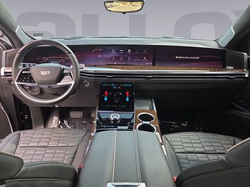 Used 2025 Cadillac Escalade Sport Platinum w/ LPO, ONYX Package AWD/4WD image 12