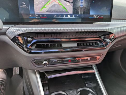 Used 2025 BMW 330i Sedan w/ M Sport Package image 17