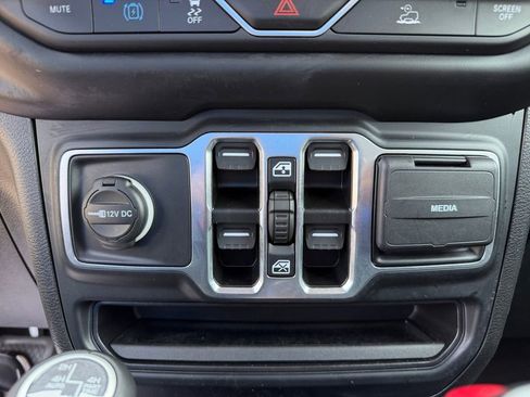 Used 2023 Jeep Wrangler Unlimited Sahara w/ Cold Weather Group AWD/4WD image 27