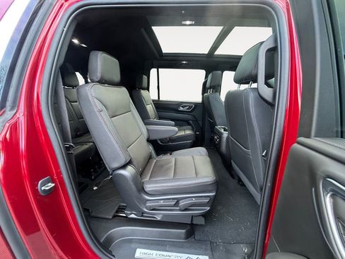 Used 2023 Chevrolet Suburban High Country image 11