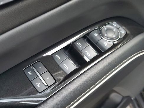 Used 2024 Cadillac Escalade ESV Luxury image 18