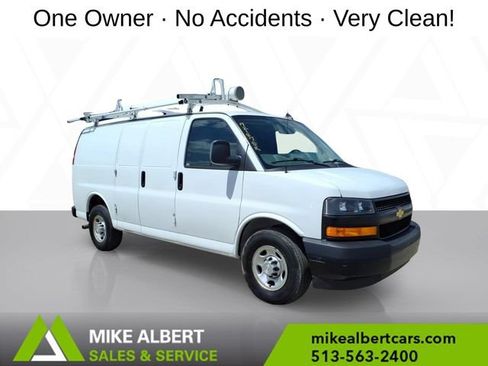 Used 2021 Chevrolet Express 3500 w/ Driver Convenience Package RWD image 1