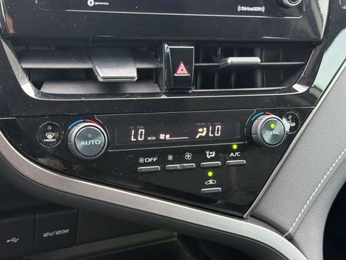 Used 2022 Toyota Camry SE FWD image 23
