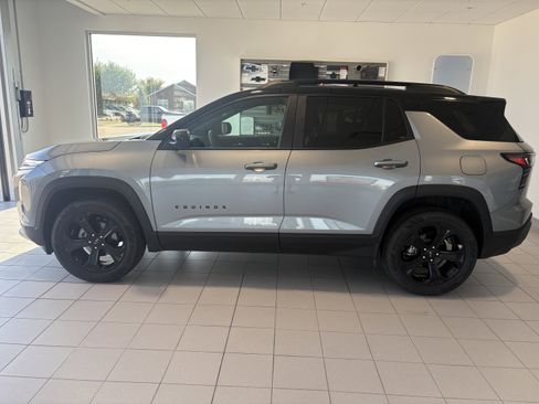 Used 2025 Chevrolet Equinox LT w/ Convenience Package II image 2