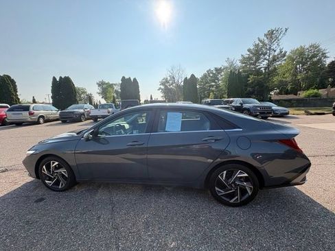 Used 2024 Hyundai Elantra Limited FWD image 2