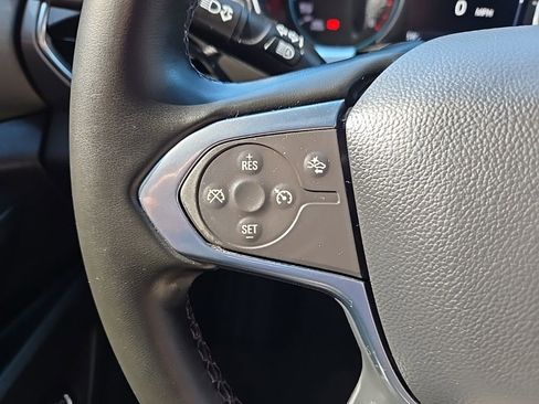 Used 2023 Chevrolet Traverse LT FWD image 17