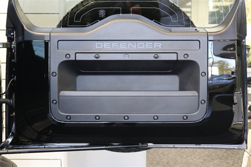 Used 2025 Land Rover Defender 110 AWD/4WD image 59
