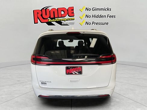 Used 2022 Chrysler Pacifica Touring FWD image 6