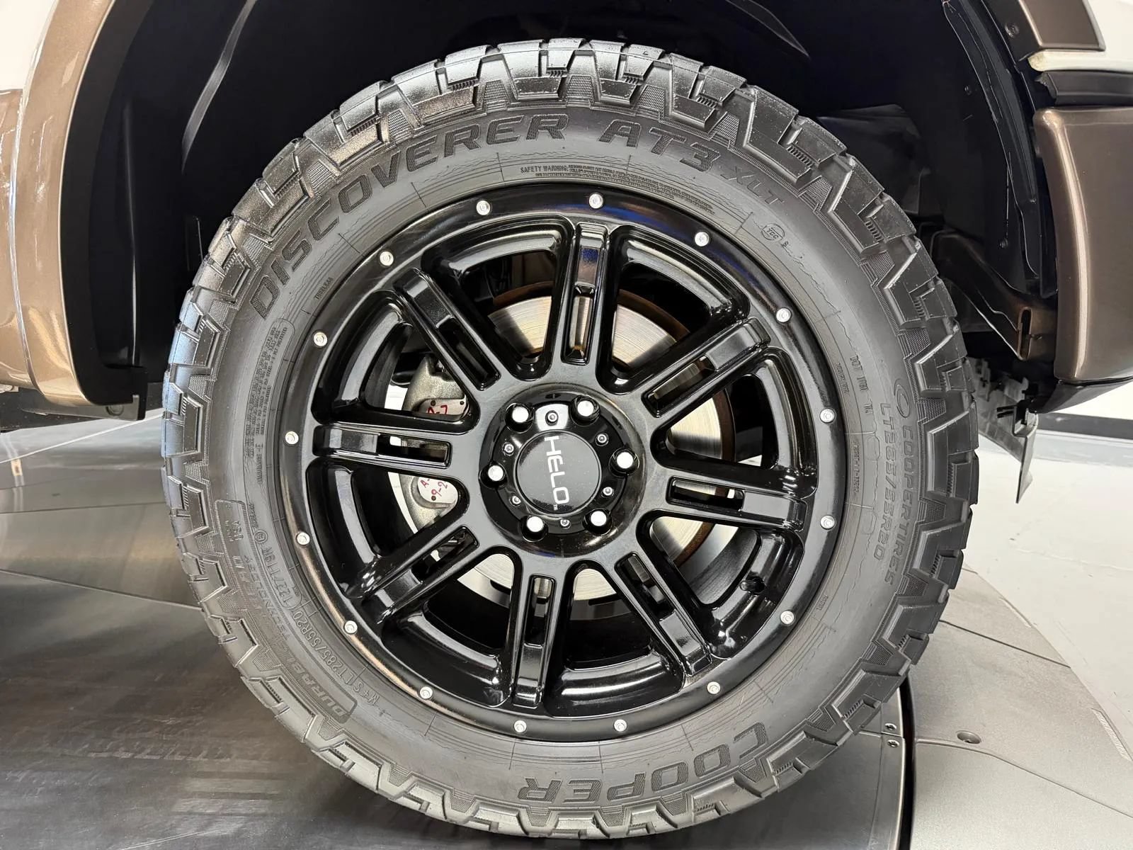 Used 2015 Ford F150 Lariat w/ Equipment Group 501A Mid AWD/4WD image 7