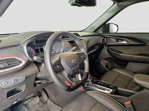 Used 2023 Chevrolet TrailBlazer RS FWD image 9