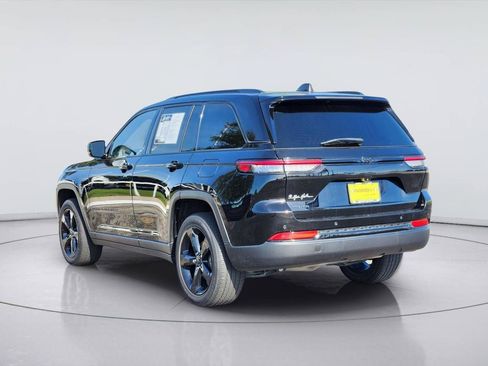 Used 2023 Jeep Grand Cherokee Altitude AWD/4WD image 7