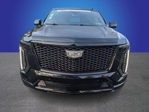 Certified 2025 Cadillac Escalade Sport w/ LPO, ONYX Package AWD/4WD image 8