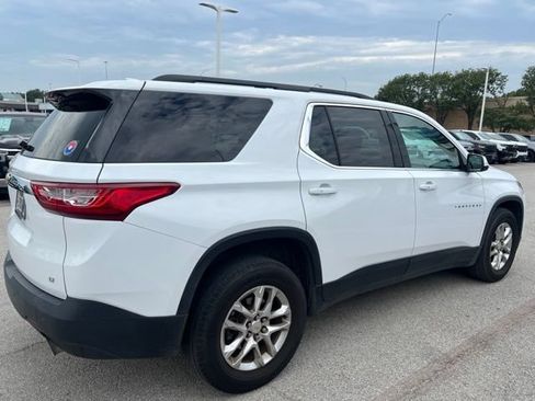 Used 2021 Chevrolet Traverse LT FWD image 3