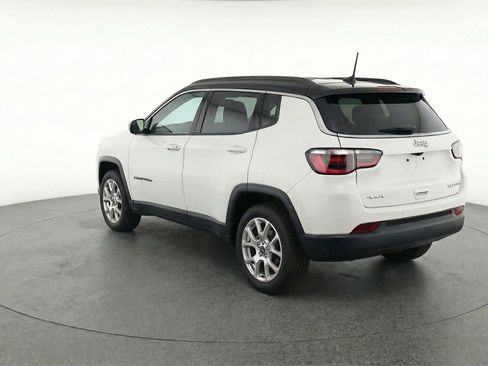 Used 2025 Jeep Compass Limited image 6