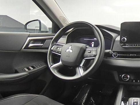 Used 2024 Mitsubishi Outlander SE image 28