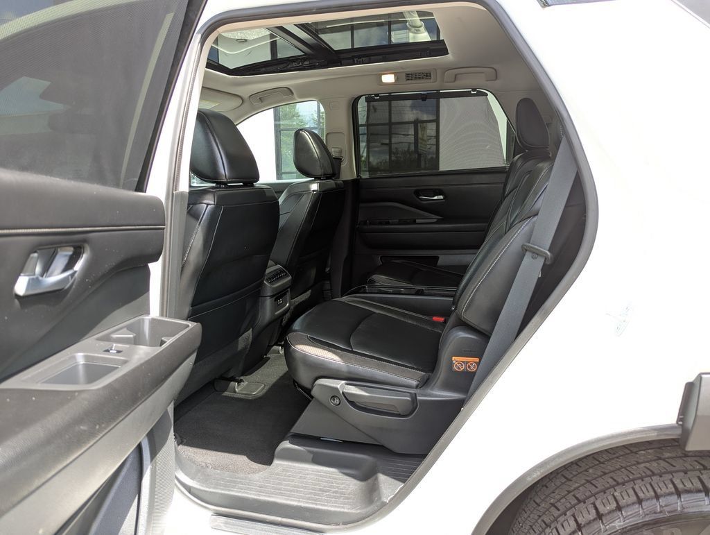 Used 2022 Nissan Pathfinder SL w/ SL Premium Package AWD/4WD image 38