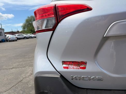 Used 2019 Nissan Kicks SV image 10