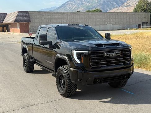 Used 2025 GMC Sierra 2500 AT4X AWD/4WD image 2