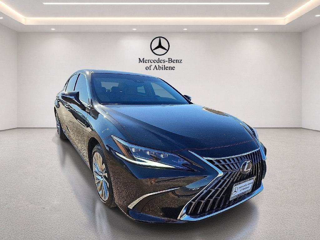Used 2022 Lexus ES 300h Ultra Luxury w/ Accessory Package 2 FWD image 11