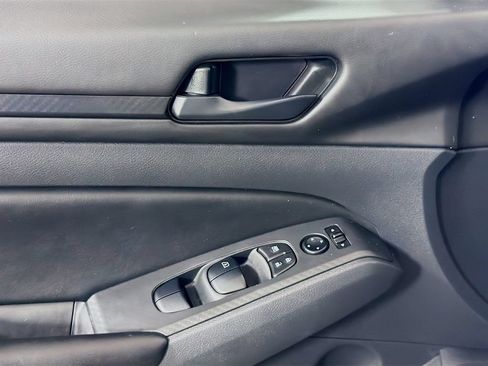 Used 2024 Nissan Altima 2.5 S FWD image 19