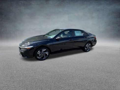 Used 2025 Hyundai Elantra Sport image 9