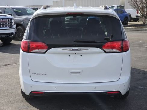 Used 2019 Chrysler Pacifica Touring-L Plus w/ Tire & Wheel Group image 18