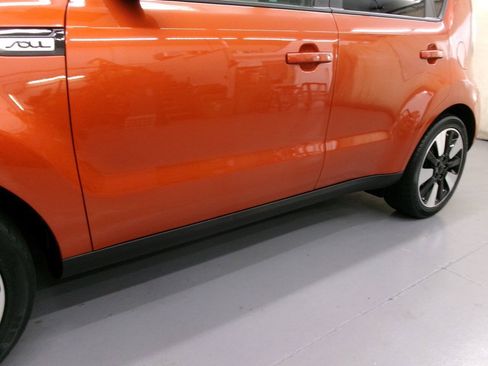 Used 2018 Kia Soul + FWD image 4