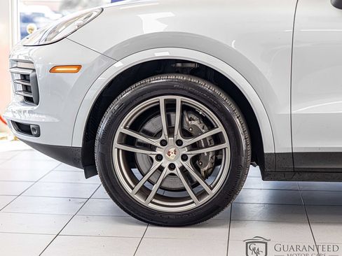 Used 2023 Porsche Cayenne w/ Premium Package AWD/4WD image 7