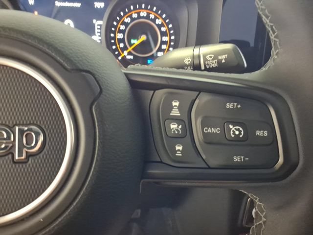 Used 2025 Jeep Gladiator Rubicon w/ Convenience Group AWD/4WD image 21