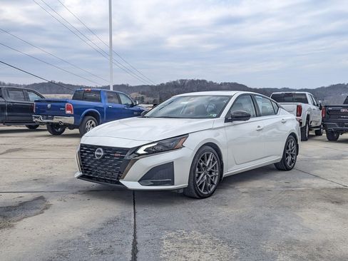 Used 2024 Nissan Altima 2.0 SR image 1