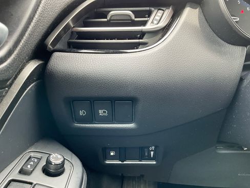 Used 2018 Toyota C-HR XLE FWD image 20