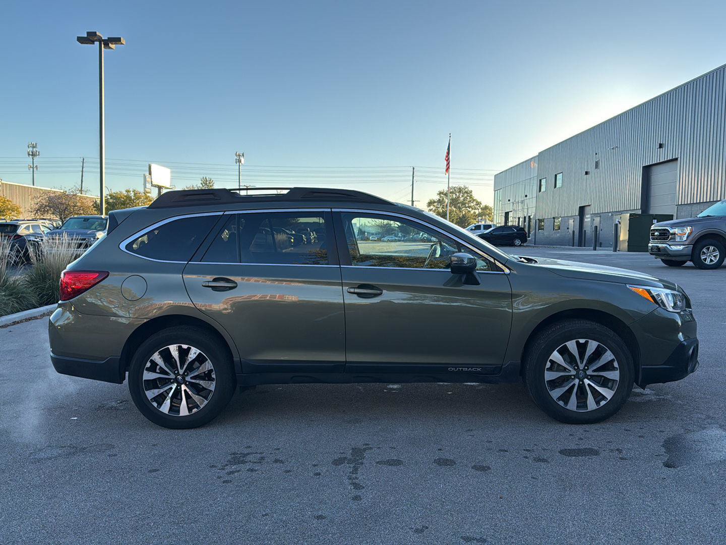 Used 2015 Subaru Outback 3.6R Limited AWD/4WD image 2