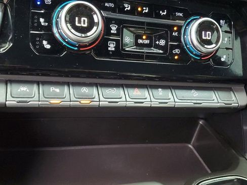 Used 2025 GMC Sierra 1500 AT4 w/ AT4 Premium Package image 24