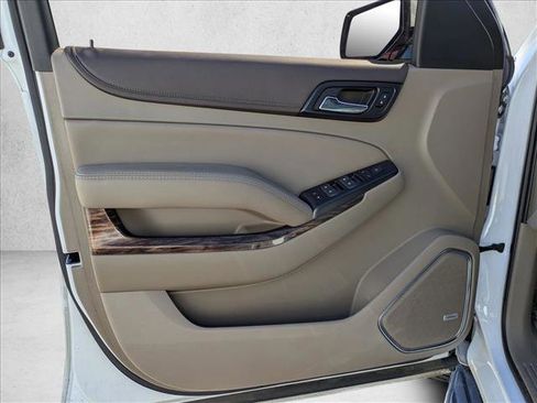 Used 2017 GMC Yukon SLE w/ SLE Value Package image 12