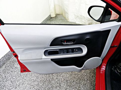 Used 2014 Toyota Prius C Two FWD image 7