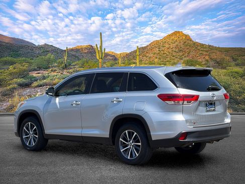 Used 2019 Toyota Highlander XLE FWD image 8